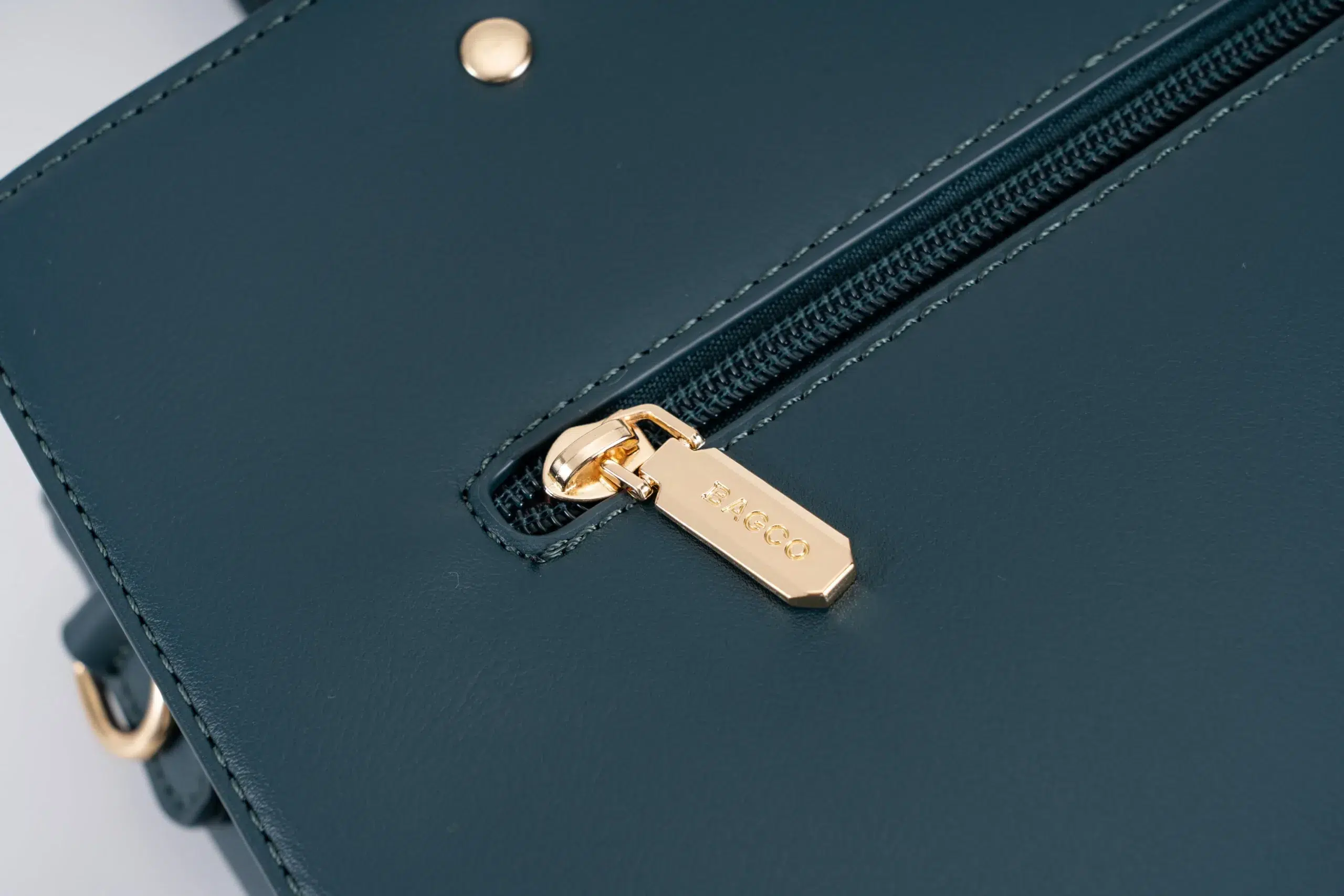 Set consisting of a medium-sized handbag with an elegant - Green - Image 7