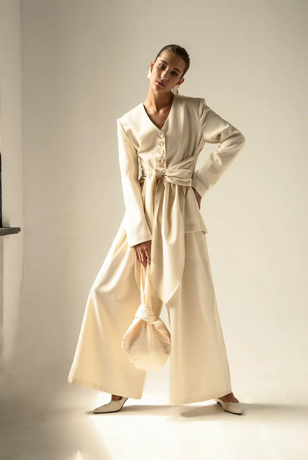 AP016 - Cream Wool Knot Suit - Image 3