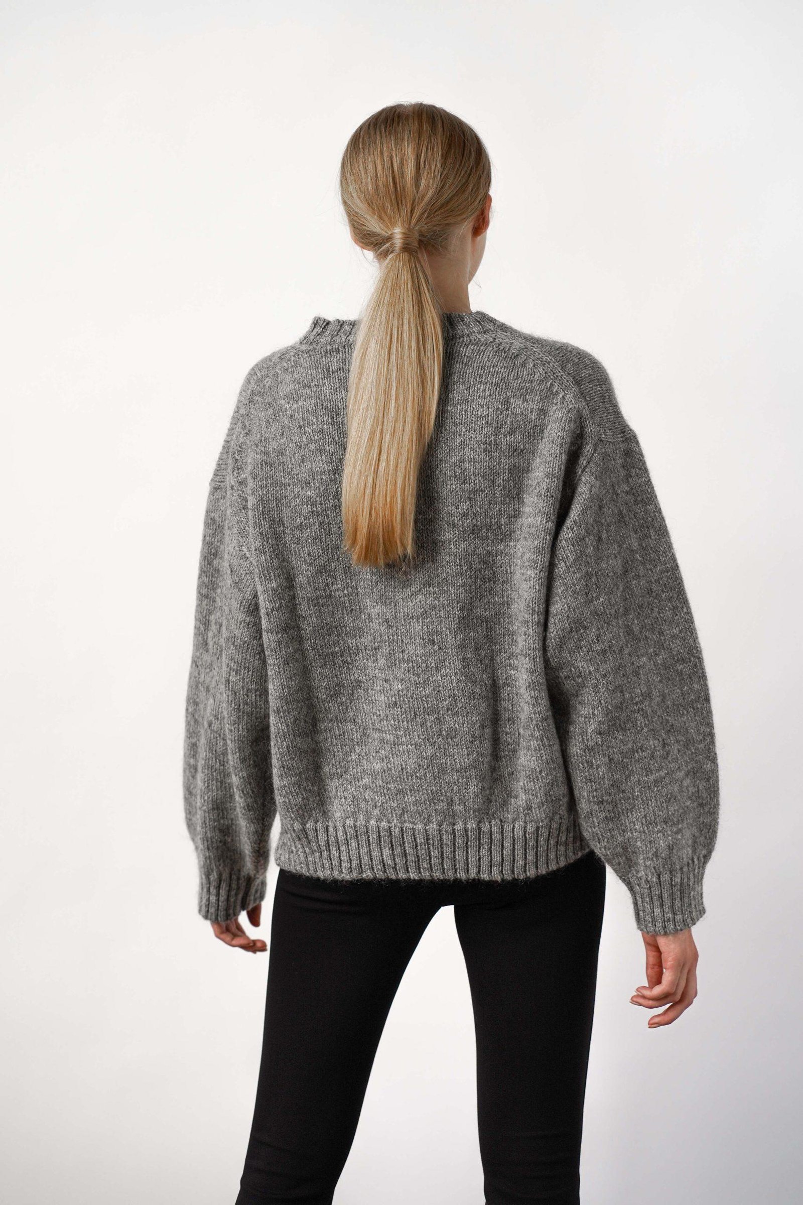 AP010 - Ire Knitted Sweater Grey - Image 3