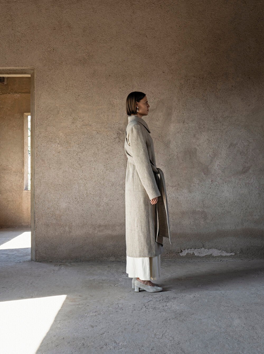 AP003 - Criss Cross Raw Hemp Peasant Coat - Image 2