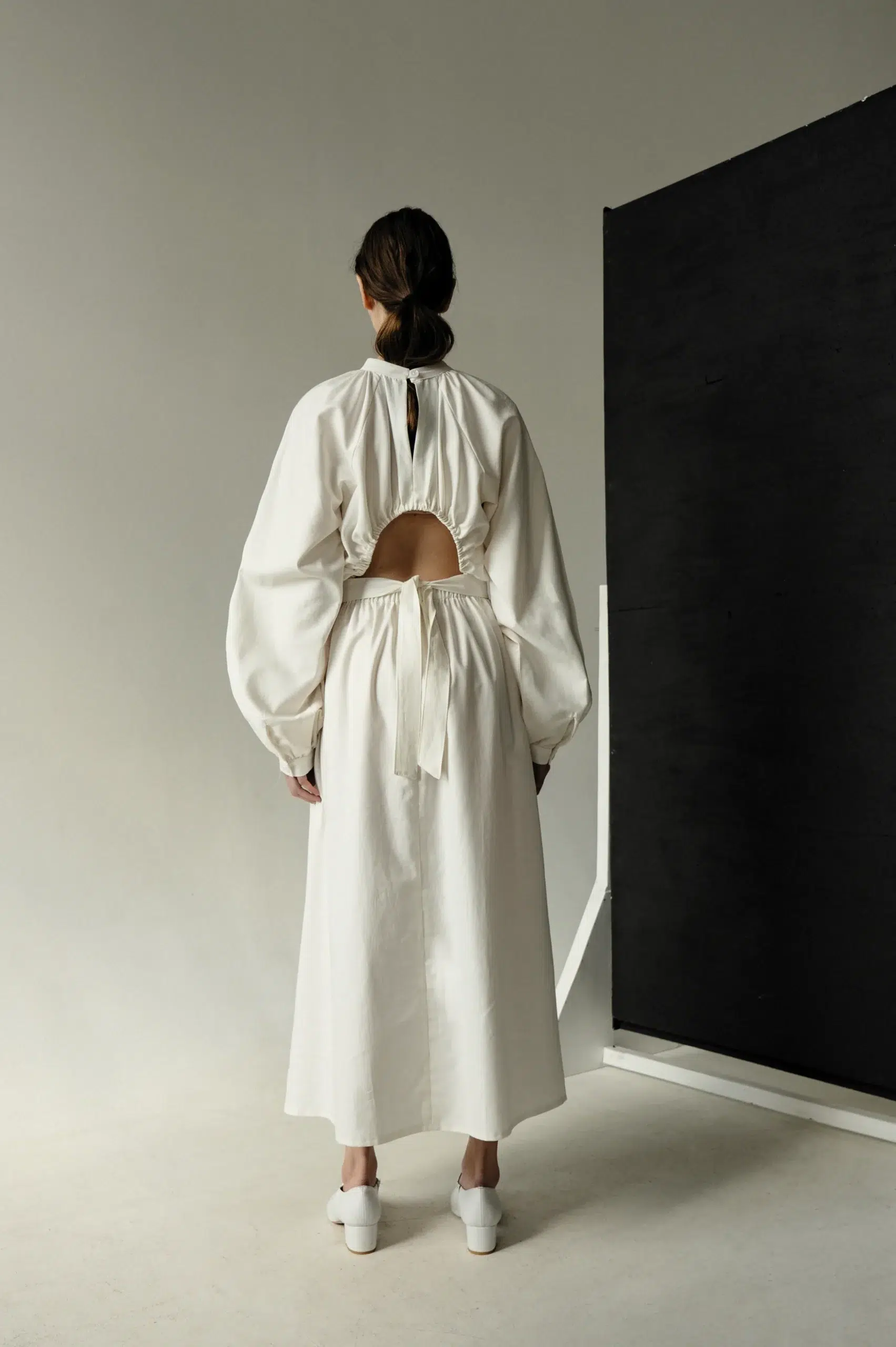 AP012 - Cream Peasant Open Back Dress - Image 5
