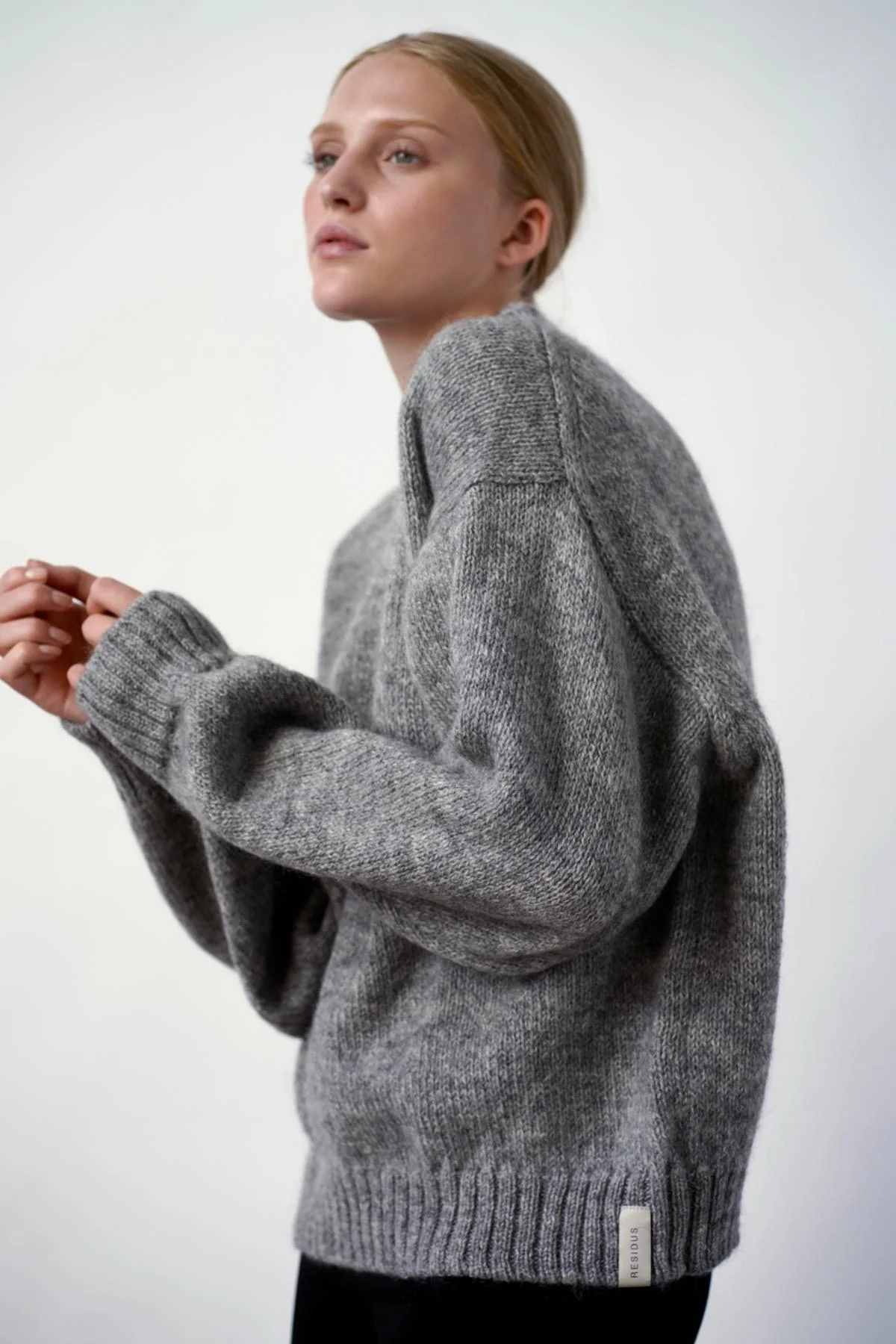 AP010 - Ire Knitted Sweater Grey - Image 5