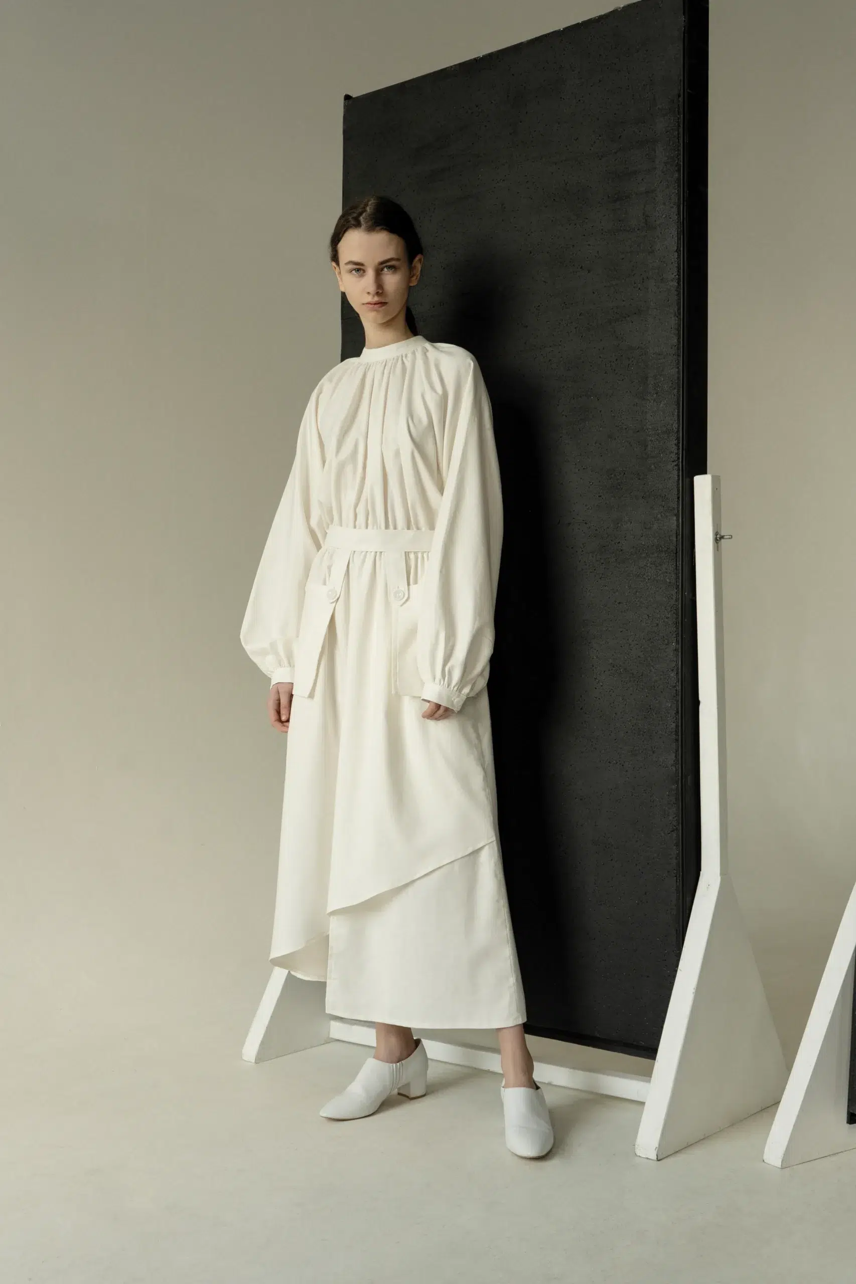 AP012 - Cream Peasant Open Back Dress - Image 4